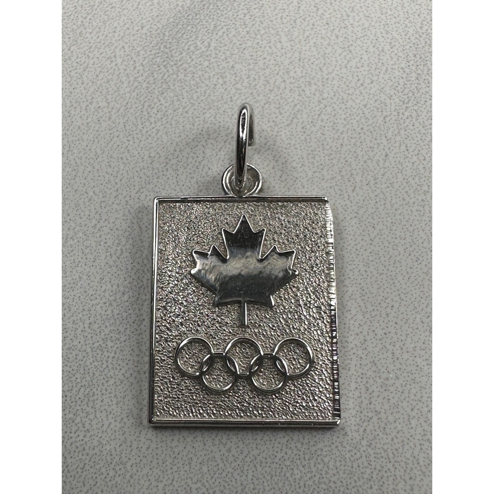 Vintage Sterling Silver Canada Olympic Maple Leaf Pendant Charm 2.09g STER